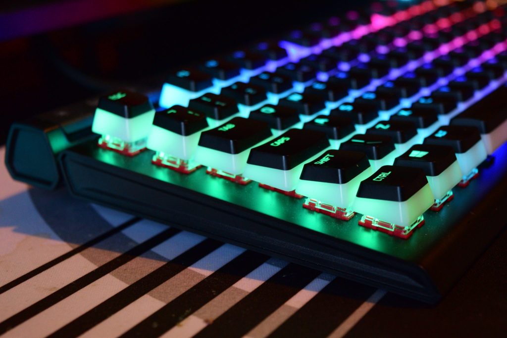 HyperX Alloy Elite 2 Keyboard Review – Oh God, My Eyes!