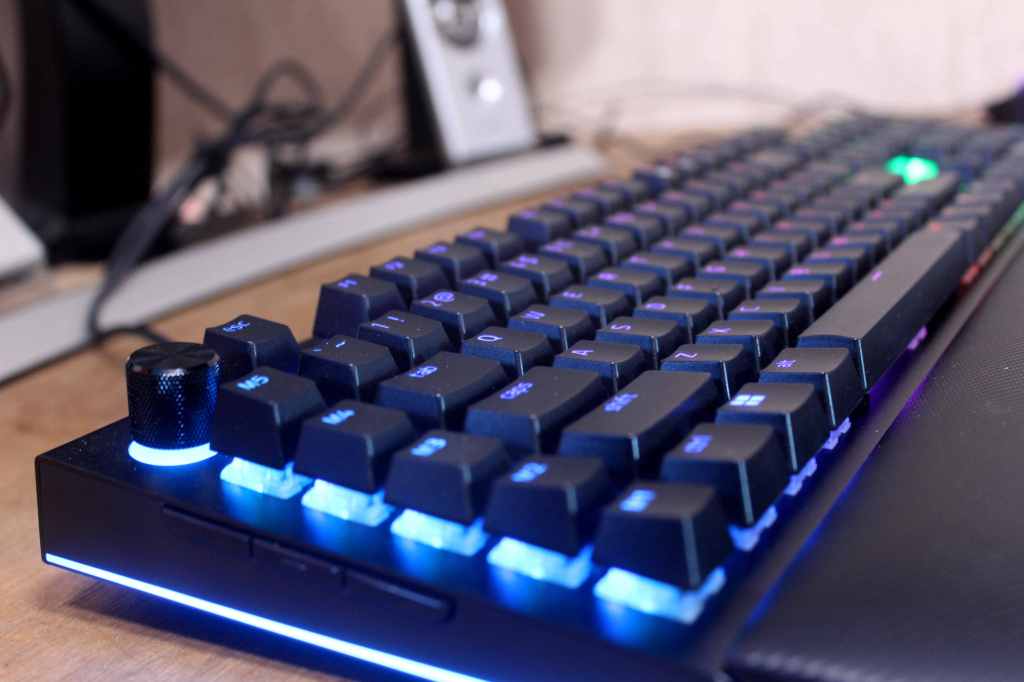 Razer BlackWidow V4 Pro Mechanical Keyboard Review – Pricey but Brilliant